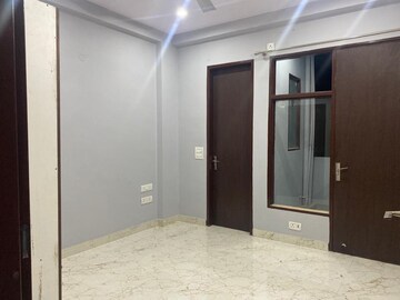 Building Lobby in 2 BHK Builder Floor at Sector 28 – for Rent