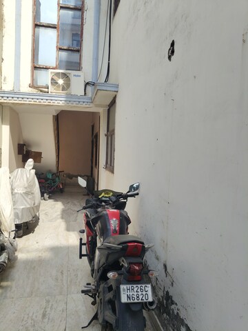 Parking in 2 BHK Builder Floor at Palam Vihar – for Rent