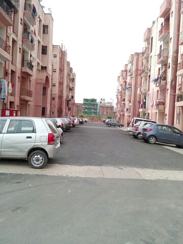 Parking in 1 BHK Apartment at Mohan Park – for Rent