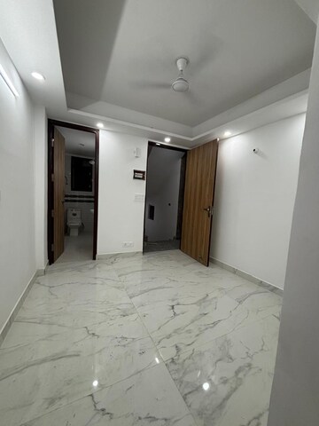 Room in 2 BHK Builder Floor at Saket – for Rent