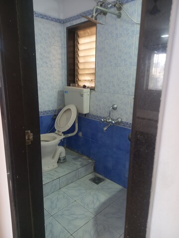 Furnished Amenities in 1 BHK Apartment at Dheeraj Enclave, Borivali East – for Rent