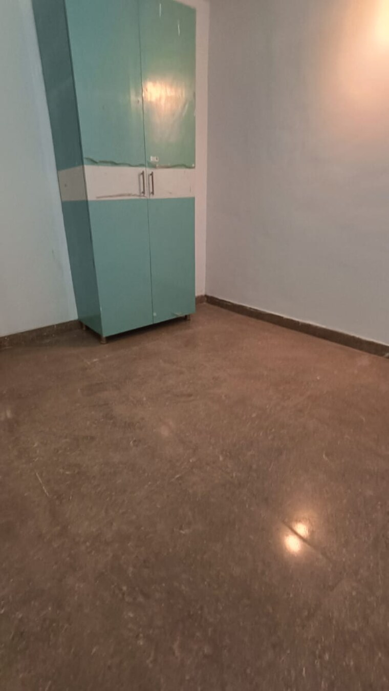 Room, sector 73 2 Bedroom 1050 Sq.Ft. Builder Floor In Sector 73 Noida 9044347
