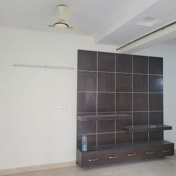 Room in 3 BHK Apartment at Bulland Heights, Sain Vihar – for Sale