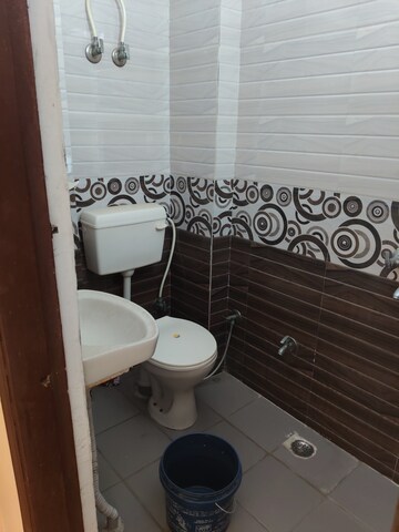 Attached Bathroom in 3 BHK Builder Floor at Palam Vihar – for Rent