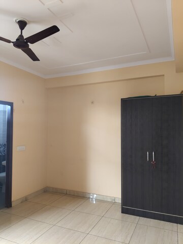 Room in 3 BHK Builder Floor at Palam Vihar – for Rent