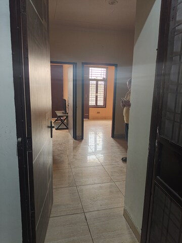 Room in 3 BHK Builder Floor at Palam Vihar – for Rent