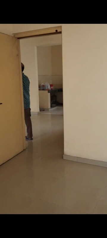 Room in 3 BHK Apartment at Omaxe Heights, Sector 86 – for Sale