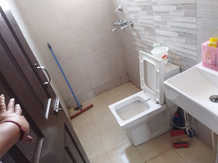 Attached Bathroom, vip road 2 Bedroom 100 Sq.Ft. Builder Floor In Vip Road Zirakpur 9044437