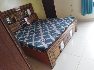 Bedroom in 2 BHK Builder Floor at Vip Road – for Rent