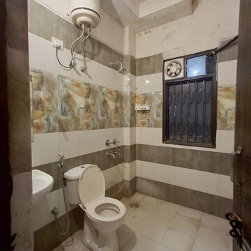 Bathroom in 1 RK Builder Floor at Sector 39 – for Rent