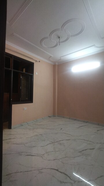 Room in 3 BHK Builder Floor at Govindpuri – for Rent