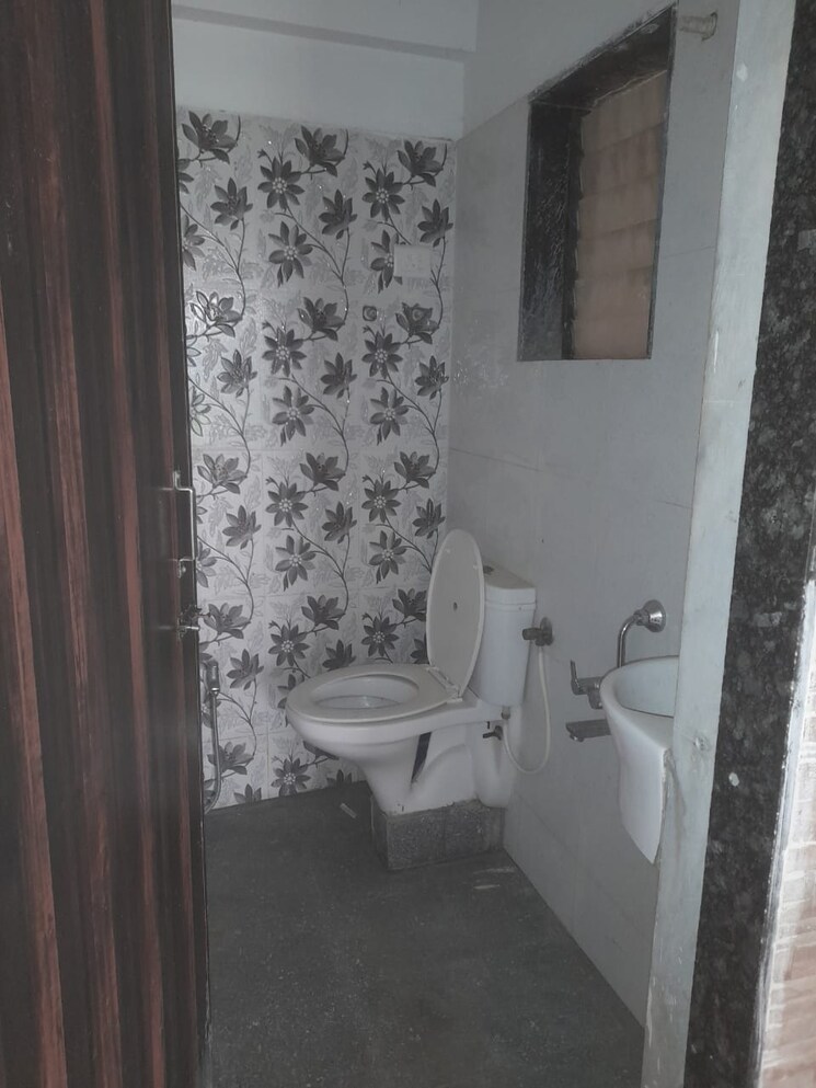 Bathroom, raj-infinia 2 Bedroom 720 Sq.Ft. Apartment In Malad West Mumbai 9044430