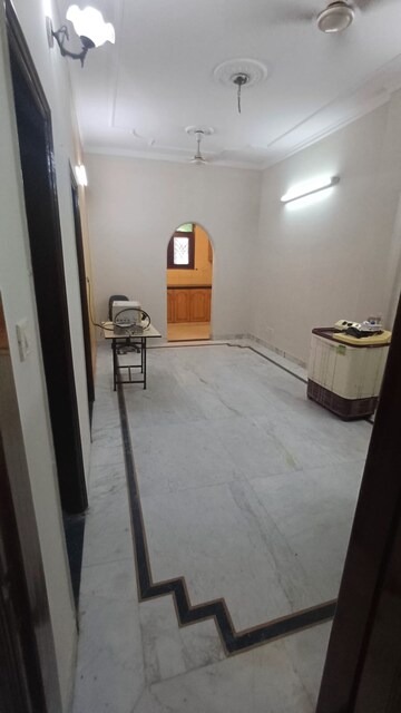 Room in 2 BHK Apartment at Dilshad Garden – for Rent