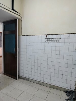 Room in 3 BHK Apartment at Sarita Vihar Pocket-C RWA, Sarita Vihar – for Sale
