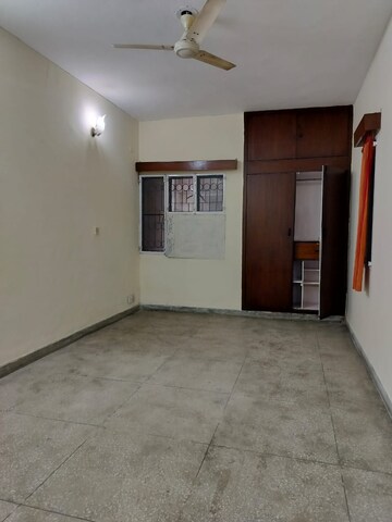 Room in 3 BHK Apartment at Sarita Vihar Pocket-C RWA, Sarita Vihar – for Sale