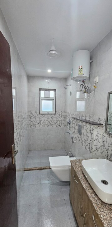 Bathroom in Studio Builder Floor at Sector 40 – for Rent