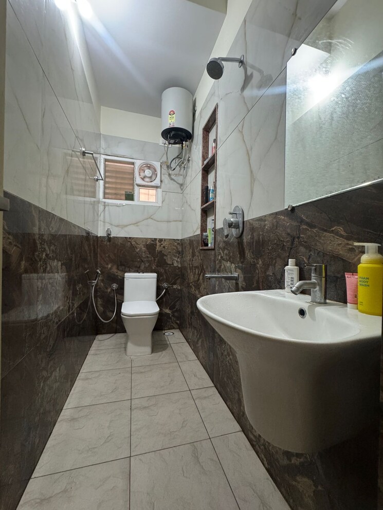 Bathroom, hsr layout 2 Bedroom 1100 Sq.Ft. Builder Floor In Hsr Layout Bangalore 9044563