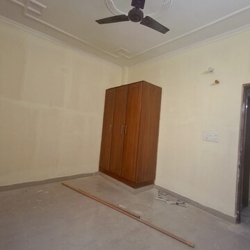 Room in 2 BHK Builder Floor at Sector 46 – for Rent