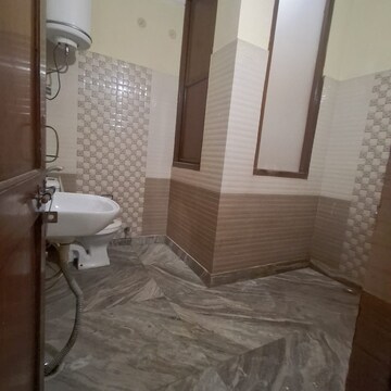 Bathroom in 2 BHK Builder Floor at Sector 46 – for Rent