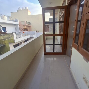 Balcony in 2 BHK Builder Floor at Sector 46 – for Rent