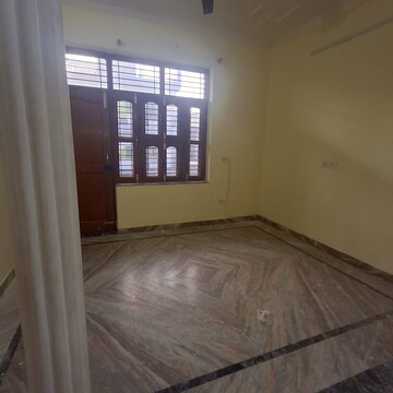 Bedroom in 2 BHK Builder Floor at Sector 46 – for Rent