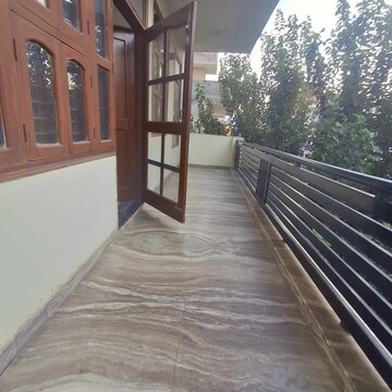 Balcony in 2 BHK Builder Floor at Sector 46 – for Rent