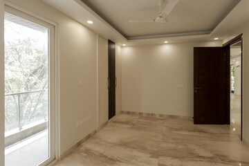 Room in 4 BHK Builder Floor at Kalkaji – for Rent