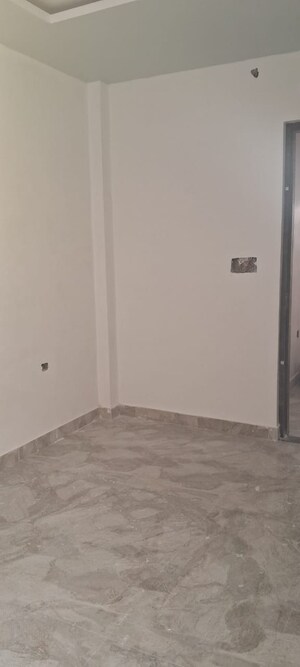 Room in 2 BHK Independent House at Deva Road – for Sale