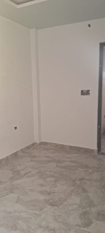Room in 2 BHK Independent House at Deva Road – for Sale