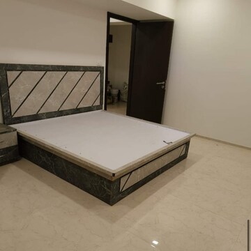 Room in 4 BHK Apartment at Juhu – for Rent