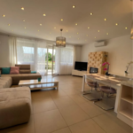 4 BHK 2000 Sq.Ft. Apartment in Juhu Jvpd