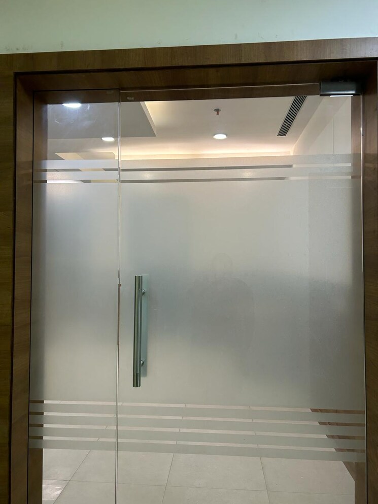 Room, mg road Commercial Office Space 1000 Sq.Ft. In Mg Road Gurgaon 9044676