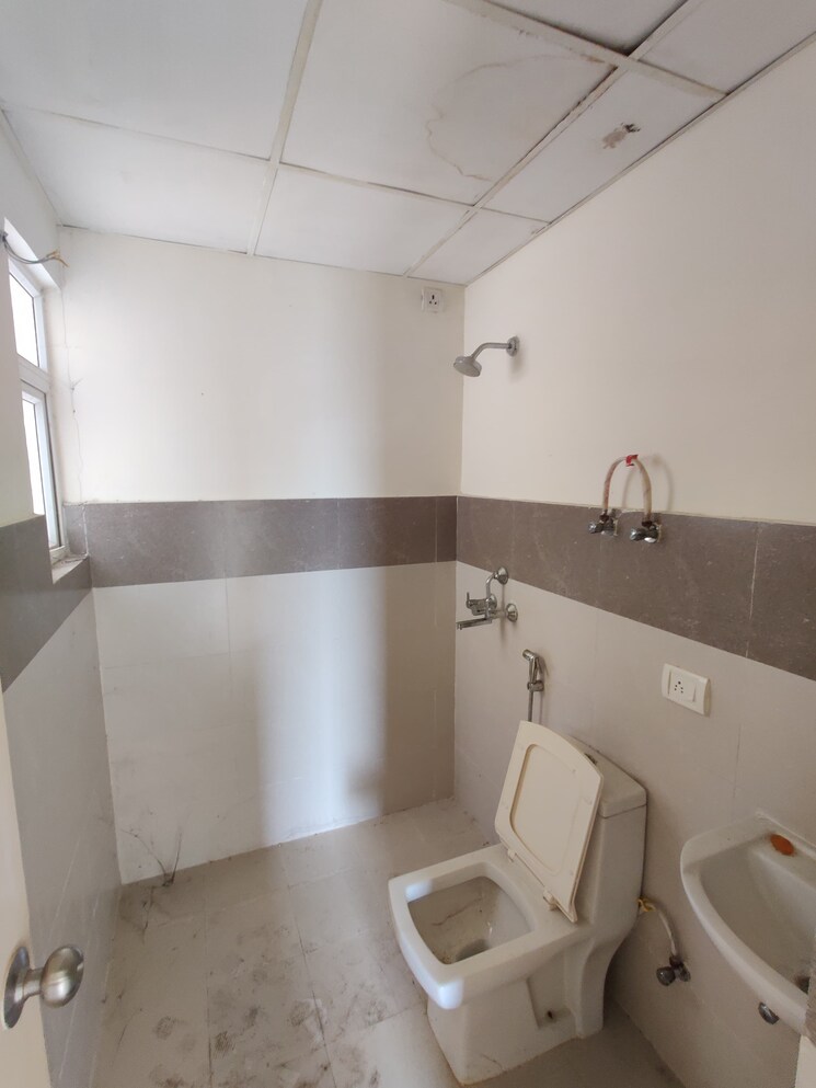 Bathroom, gls-arawali-homes-phase-2 2 Bedroom 567 Sq.Ft. Apartment In Sohna Sector 4 Gurgaon 9044801
