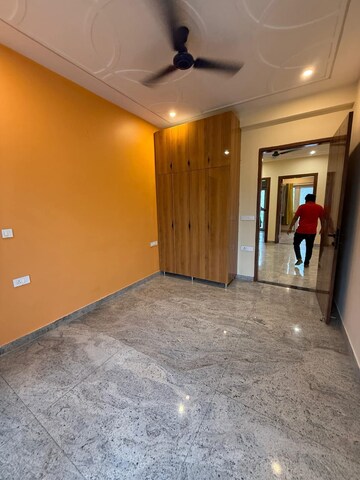 Room in 2 BHK Builder Floor at SS Mayfield Gardens, Sector 51 – for Rent