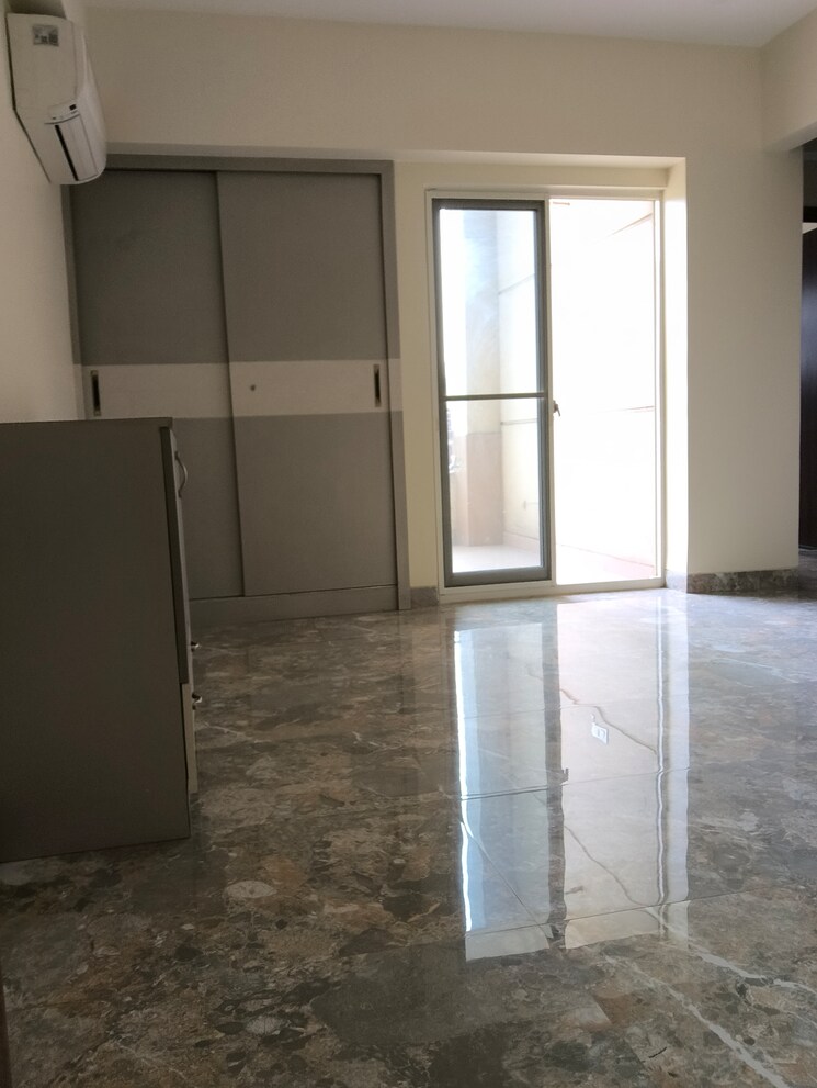 Room, east of kailash 3 Bedroom 2000 Sq.Ft. Builder Floor In East Of Kailash Delhi 9044773