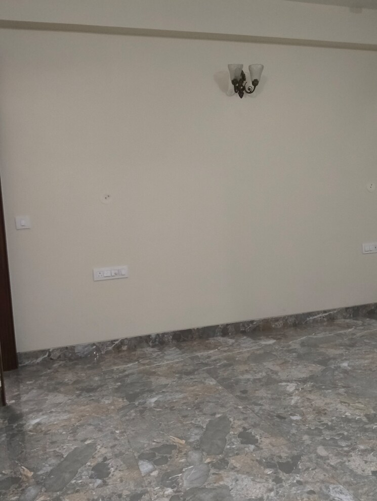 Room, east of kailash 3 Bedroom 2000 Sq.Ft. Builder Floor In East Of Kailash Delhi 9044773