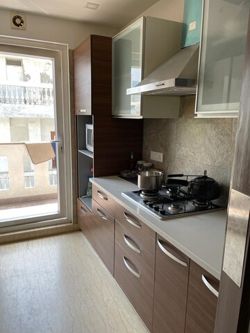 Kitchen in 3 BHK Builder Floor at Dlf Phase ii – for Rent