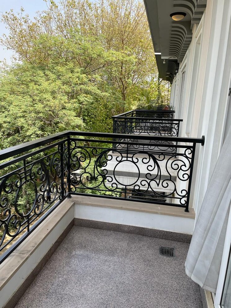 Balcony, dlf phase ii 3 Bedroom 2250 Sq.Ft. Builder Floor In Dlf Phase ii Gurgaon 9044784