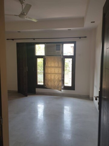 Room in 3 BHK Builder Floor at Lajpat Nagar – for Rent