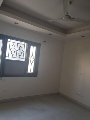 Room in 3 BHK Builder Floor at Lajpat Nagar – for Rent