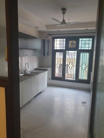 Room in 3 BHK Builder Floor at Lajpat Nagar – for Rent