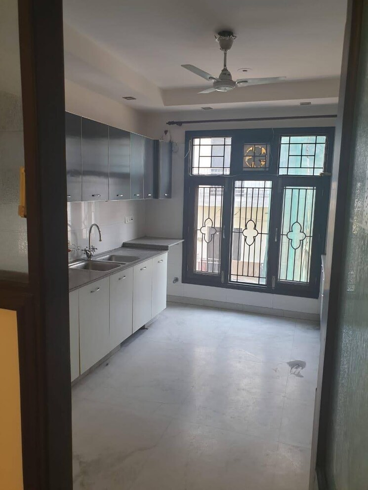Room, lajpat nagar 3 Bedroom 1800 Sq.Ft. Builder Floor In Lajpat Nagar Delhi 9044880