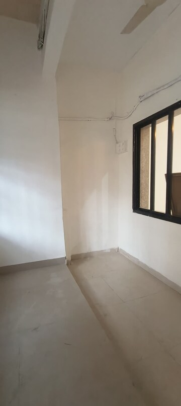 Room in 2 BHK Apartment at Hillslope CHS, Pali Hill – for Rent