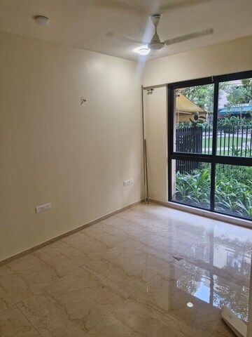 Room in 3.5 BHK Apartment at Lodha Sterling Tower H, Kolshet Road – for Rent