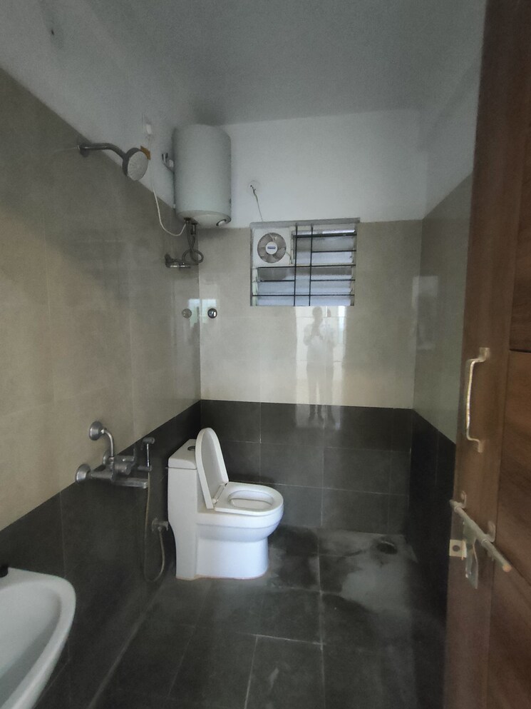 Bathroom, hsr layout 2 Bedroom 1100 Sq.Ft. Builder Floor In Hsr Layout Bangalore 9045045