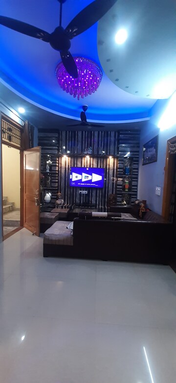 Furnished Amenities in 3 BHK Builder Floor at Land Craft Golf Links Apartment Phase 2, Pandav Nagar – for Rent