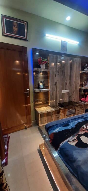 Furnished Amenities in 3 BHK Builder Floor at Land Craft Golf Links Apartment Phase 2, Pandav Nagar – for Rent