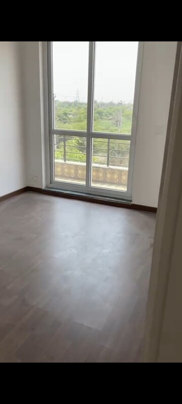Room in 3 BHK Builder Floor at BPTP Park Towers, Sector 77 – for Rent