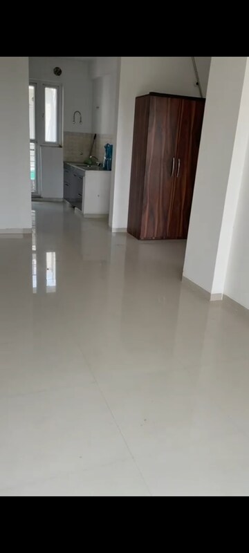 Room in 3 BHK Builder Floor at BPTP Park Towers, Sector 77 – for Rent