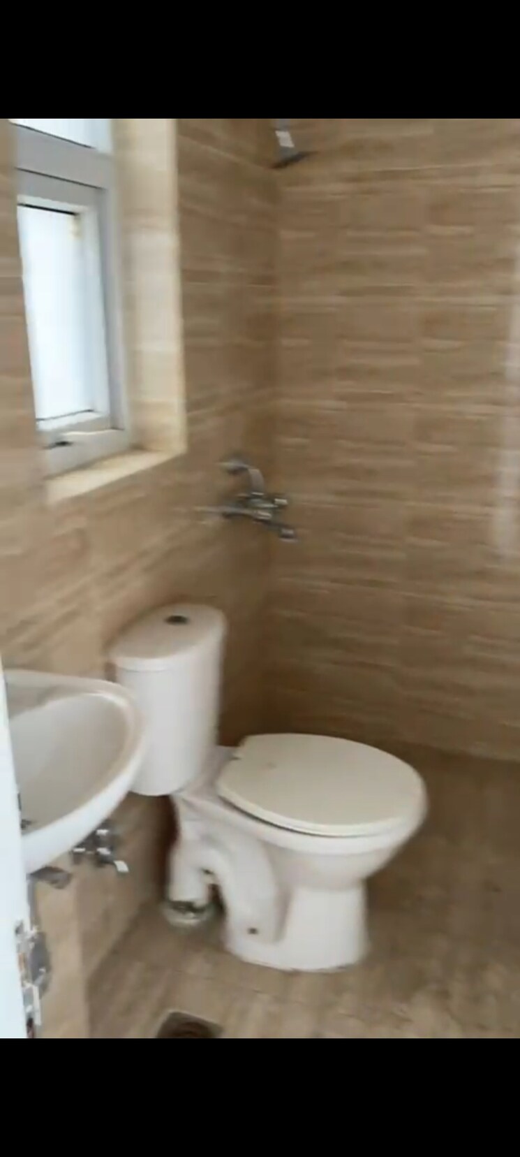 Bathroom, bptp-park-towers 3 Bedroom 230 Sq.Ft. Builder Floor In Sector 77 Faridabad 9045157